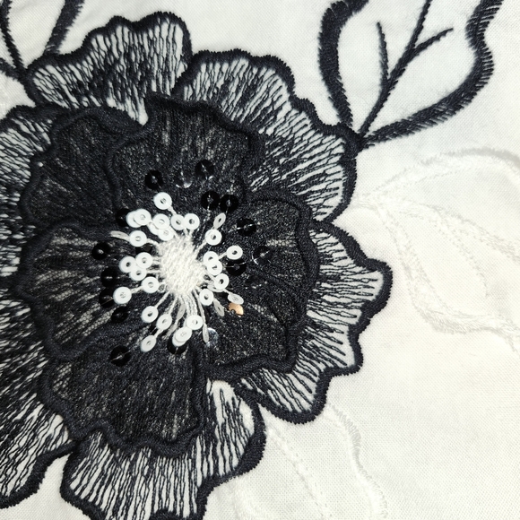 Bianca Nygard black and white skirt with sequined flower applicaes size 14 - Picture 13 of 13